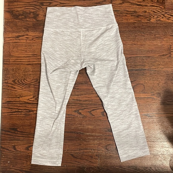 Lululemon Wunder Under High Rise Crop 21” Gray and White Stripe - Picture 5 of 9